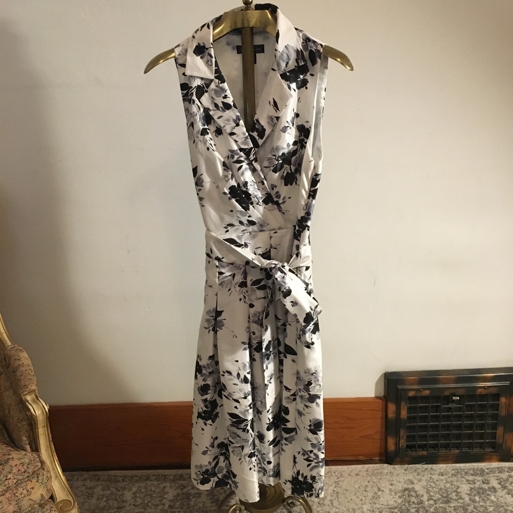 Jessica Howard floral tie dress.